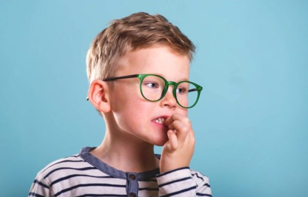 Diferența dintre tulburarea obsesiv-compulsivă și ticuri la copii. Cum le recunoaștem și cum îi ajutăm 