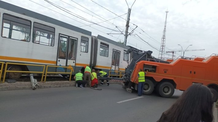 Tramvai deraiat în Capitală: Circulația a trei linii este complet paralizată