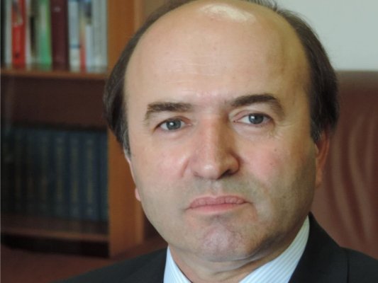 Tudorel Toader explică de ce a fost săltat din stradă Călin Georgescu