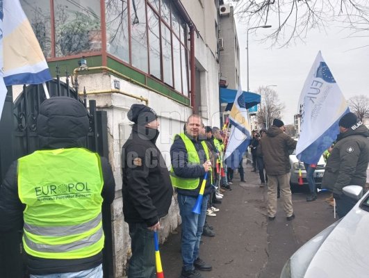 Polițiștii au câștigat lupta cu Guvernul. Le va plăti orele muncite în weekend și sărbători legale