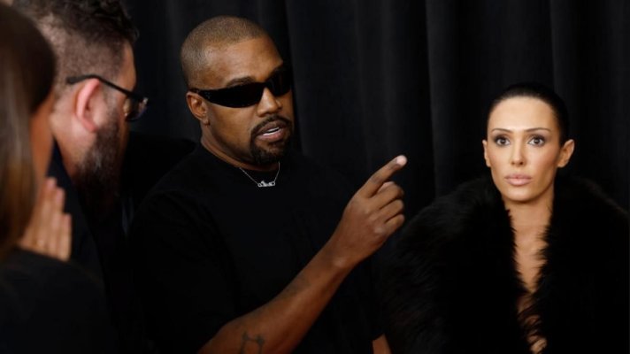 Kanye West a postat o imagine cu Bianca Censori complet dezbrăcată pentru a-și promova un film