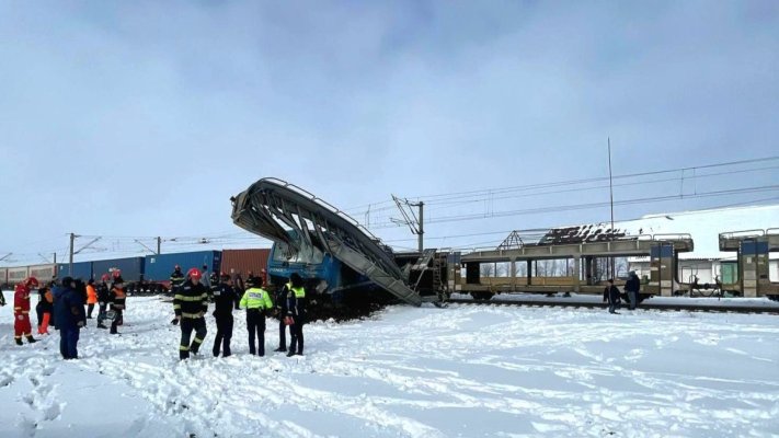 Un nou accident feroviar în România. Două trenuri marfare s-au ciocnit violent, o persoană a murit