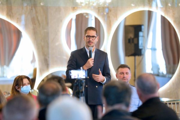 A treia dezbatere publică, organizată de municipalitate, pentru noul regulament al agenților economici