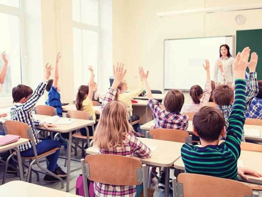 Ministrul Educației, despre școlile din România cu toaletă în curte: Mă aștept ca din primăvara anului viitor să nu mai existe