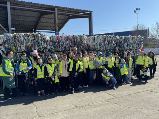 Reciclarea începe cu educația! Elevii Școlii Nr. 10. în vizită la stația de sortare