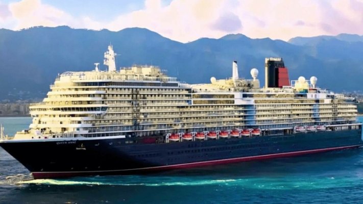 Pasagerii unei nave de croazieră de lux au fost în pericol după ce vasul a intrat într-o zonă cu pirați