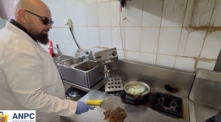 Mizerie și gândaci în bucătărie, la un celebru restaurant chinezesc. A fost închis pe loc. Video