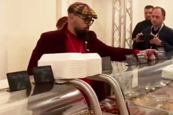Prețurile la restaurantul din Parlament, închis de Piedone, sunt pentru buzunarul greu încercat al aleșilor neamului. Video