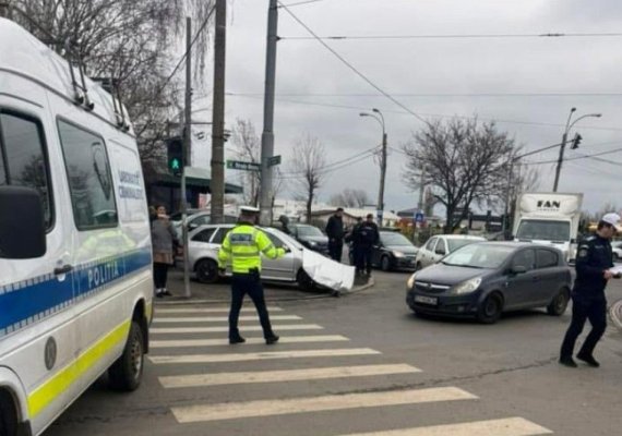 Accident grav: 12 persoane au ajuns la spital, după o coliziune între 5 autoturisme și un microbuz