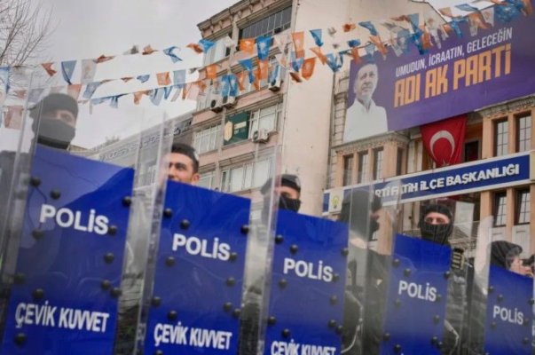 Autoritățile turce au arestat zeci de utilizatori de social media care au reacționat la arestarea lui Ekrem Imamoglu