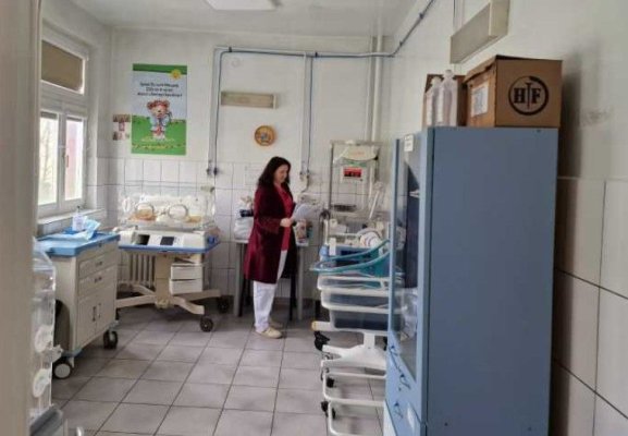 Românii s-au mobilizat pentru bebelușul salvat de la moarte după ce a fost aruncat într-o toaletă