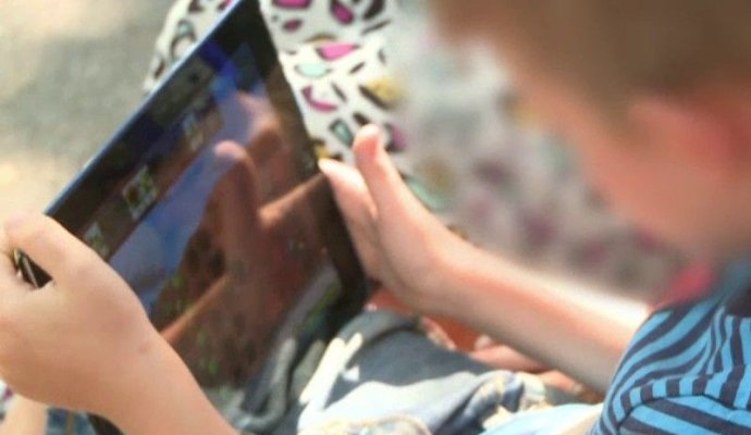 Studiu îngrijorător lansat de „Salvaţi Copiii“. Vârsta la care copiii folosesc reţelele sociale a scăzut la 5 ani