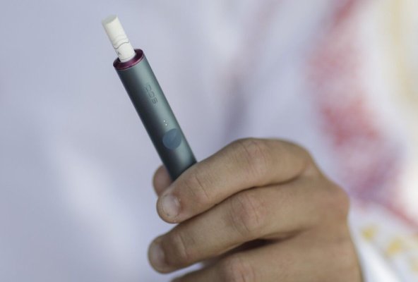 Medic: Ţigările electronice pot provoca pneumonie chimică. Pe termen lung - risc de infarct şi AVC