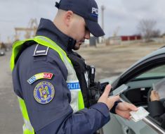 Un bărbat de 44 de ani din Constanța a fost prins conducând cu numere de înmatriculare false