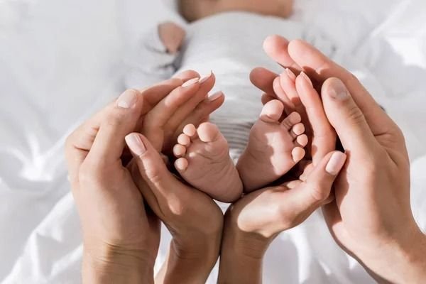 Chițac a semnat dispozițiile privind acordarea sprijinului financiar proaspetelor mămici