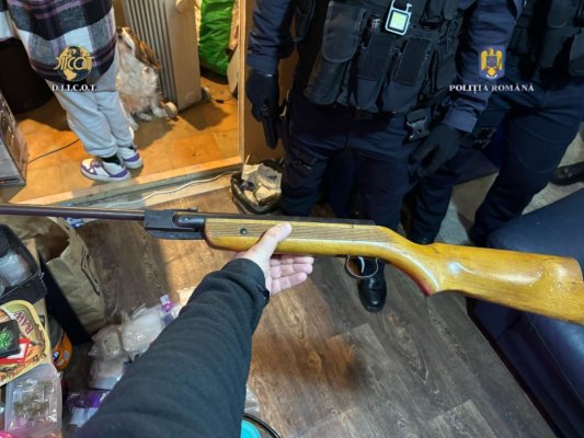 37 de percheziții domiciliare și în două penitenciare pentru trafic de droguri. Video