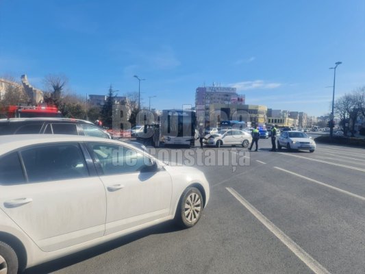 Accident cu 5 victime, între o mașină și un autobuz CT BUS, în zona Dacia! Video 