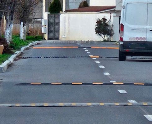 Au fost montate ilegal limitatoare de viteză, pe o stradă din Ovidiu