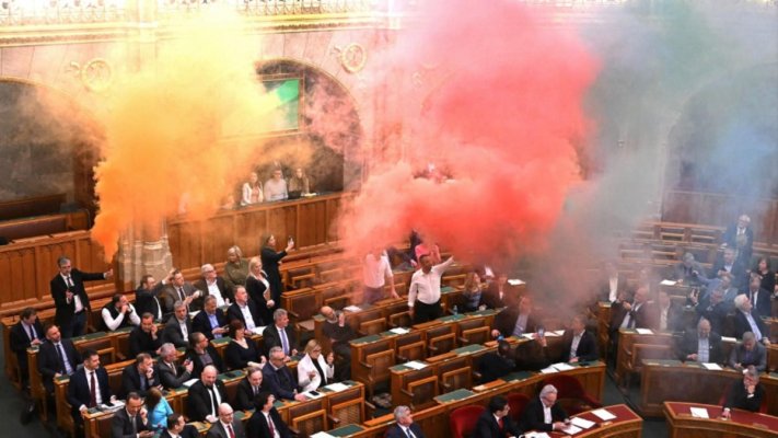 Parlamentul Ungariei, înecat de fumigene. De la ce a pornit disputa! Video