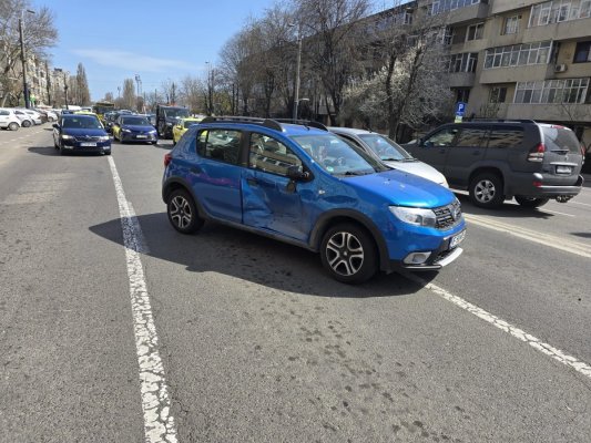 Accident cu cinci automobile implicate, pe I.C. Brătianu