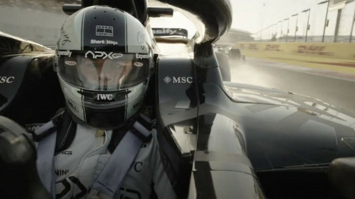 Brad Pitt a trăit „spaima vieţii lui”, după o tură pe un circuit de Formula 1 cu Lewis Hamilton