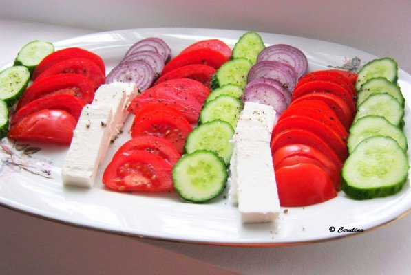 Alimentele pe care să le consumi dacă nu poți bea 8 pahare de apă pe zi
