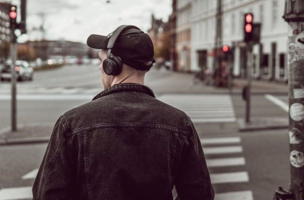 Folosirea intensivă a căștilor audio provoacă o afecțiune ciudată a creierului. Explicațiile specialiștilor