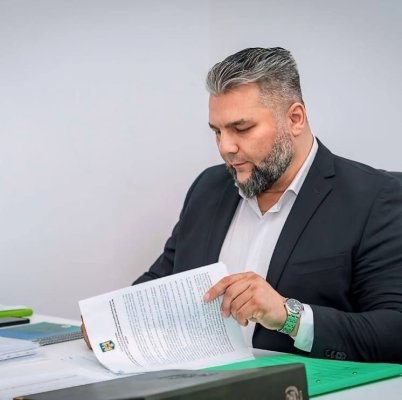George Ciulei, preotul ajuns consilier la Cernavodă, vânat de procurori după inginerii financiare cu firma Consiliului Local