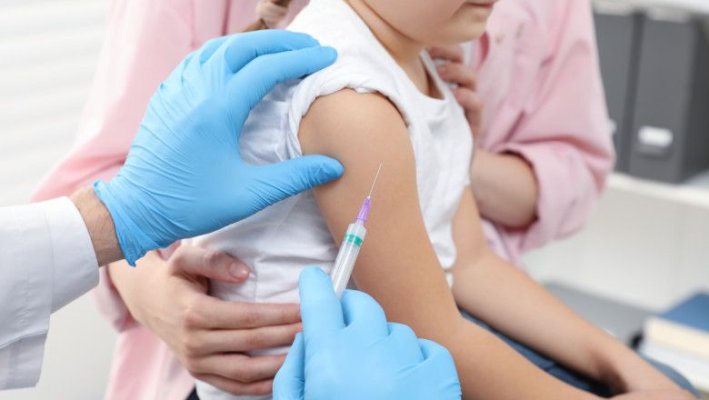 Curentul antivaccinist capătă amploare: Tot mai mulți americani evită sau amână vaccinarea copiilor