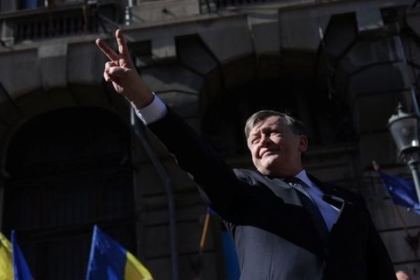 Crin Antonescu și-a depus candidatura la prezidențiale: „Nu mă clatin, nu mă întorc. Voi fi președintele tuturor”
