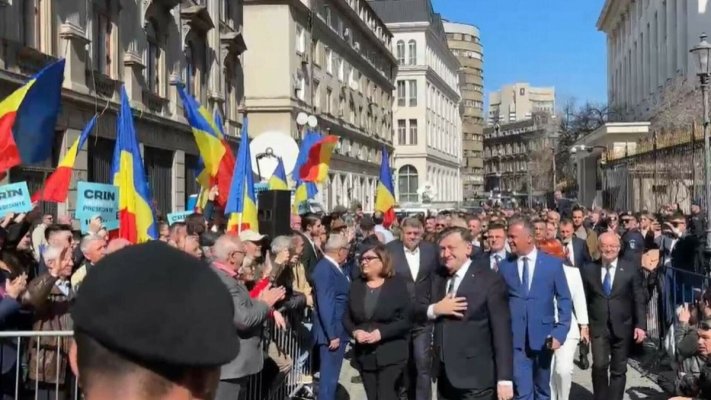 Crin Antonescu și-a depus candidatura la preşedinţie din partea Alianței Electorale 'România Înainte': „Nu mă clatin”
