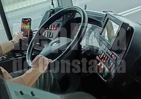 În loc să fie atent la drum, un șofer de la CT BUS dădea scroll pe TikTok, punând viața călătorilor în pericol. Video