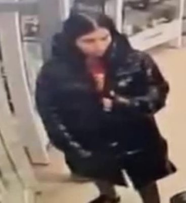 Aveți grijă la portofel! O hoață de buzunare își caută victimele cu capul în nori, care-și fac cumpărăturile din Vivo Mall