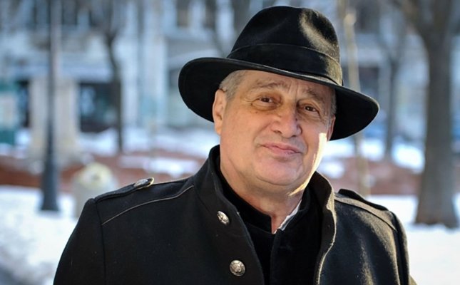 Mircea Dinescu o toacă pe Anamaria Gavrilă mai rău ca Becali: Pot-logăriță semianalfabetă și cu fusta-n cap
