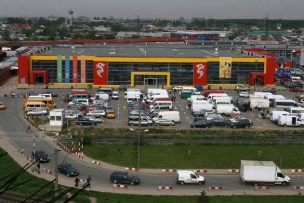 Piedone i-a rupt pe comercianții din Dragonul Roșu cu amenzile și a închis mai multe puncte comerciale