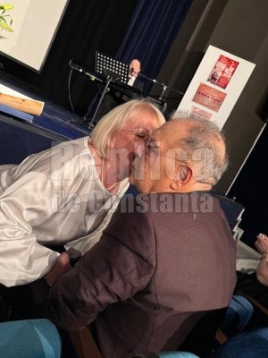 Eveniment de marcă în teatrul constănțean! Petrecere surpriză pentru Mihai Vasilescu, la împlinirea vârstei de 70 de ani! Video