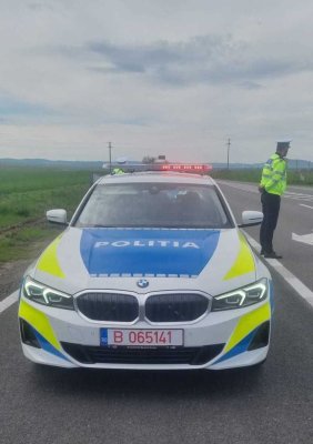 Bărbat amendat după ce a fost prins de poliţişti când conducea un autoturism fără anvelope