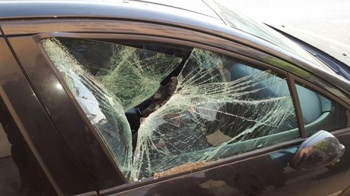 Un bărbat a fost condamnat la 8 luni de închisoare după ce a vandalizat o mașină