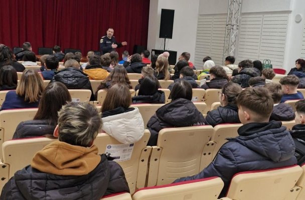 Activități informativ-educative în unitățile de învățământ preuniversitar din municipiul Constanța