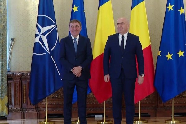 Gheorghe Hagi este decorat de preşedintele interimar Ilie Bolojan
