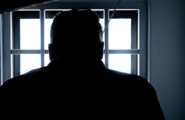 Fost șef al Poliției Locale, eliberat din închisoare după nici 4 ani, după ce și-a înjunghiat fosta soție