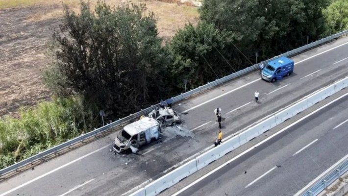 Jaf ca-n filme în Italia. Două vehicule blindate blocate de un comando de 10 persoane și jefuite de 4 milioane de euro
