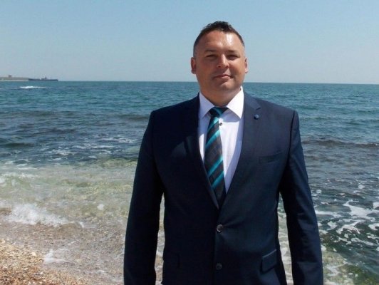 Locuitorii din Costinești nu știu cum să scape de gunoaiele Iridex... dar primarul are nasul înfundat 
