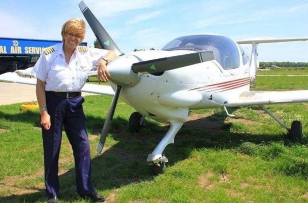 Englezoaica de 78 de ani, care instruia piloții români de la Tuzla, își vrea banii înapoi 