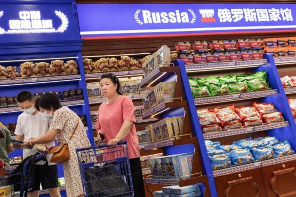 FOTO 'Made in Russia', noua isterie care a cuprins China: Marele urs înghite 'dragonul roșu'