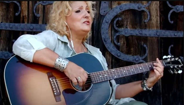 Concertul artistei folk Maria Gheorghiu a fost anulat din cauza unor acuzații că ar face parte dintr-o organizație legionară