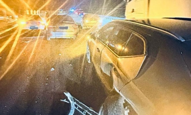 Cinci mașini s-au făcut praf pe A1, după ce o alta a luat foc. Un șofer e de negăsit