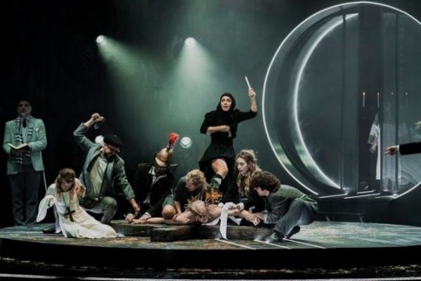 Blasfemie în Postul Paștelui, la Teatrul Național București. Oamenii s-au revoltat pe rețelele sociale. Video