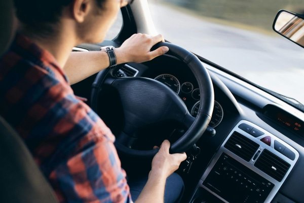 Când se introduce permisul de conducere auto digital în UE: S-a ajuns la un acord între Parlamentul European și statele membre