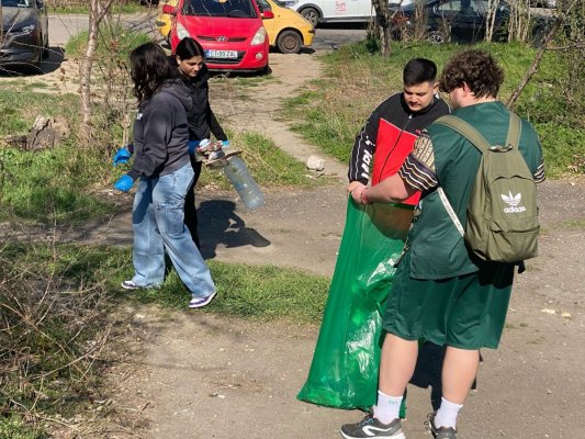 Polaris a sprijinit curățarea stadionului Badea Cârțan de către studenți!